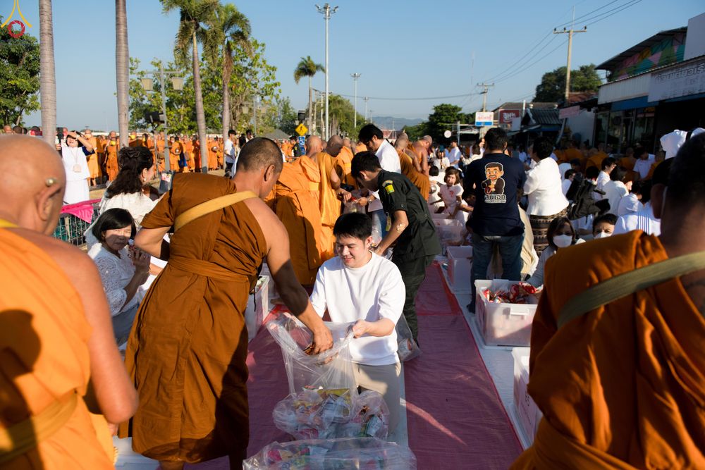 ภาพ No.282486:วันที่ 19 -20 ธันวาคม พ.ศ.2568 เบื้องหลังความสำเร็จ ของการจัดงานตักบาตร พระ 10,000 รูป Skywalk กาญจนบุรี