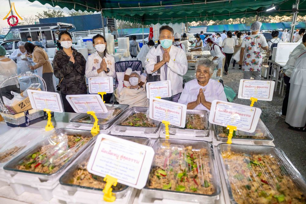 ภาพ No.300972:วันที่ 23 มกราคม พ.ศ. 2569 พิธีถวายภัตตาหารเป็นสังฆทาน แด่พระธรรมยาตรา ณ อนุสรณ์สถานบางปลา วัดบางปลา อำเภอบางเลน จังหวัดนครปฐม ในโครงการธรรมยาตรา กตัญญูบูชา มหาปูชนียาจารย์ พระมงคลเทพมุนี(สด จนฺทสโร) พระผู้ปราบมาร อนุสรณ์สถาน 7 แห่ง ปีที่ 14