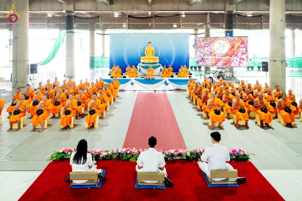 ภาพ No.342905:วันอาทิตย์ที่ 9 สิงหาคม พ.ศ.2569 พิธีตักบาตรฉลองพระใหม่ โครงการบรรพชาและอุปสมบทหมู่ รุ่นเข้าพรรษา ณ มหารัตนวิหาคด คอร์ 26 วัดพระธรรมกาย
