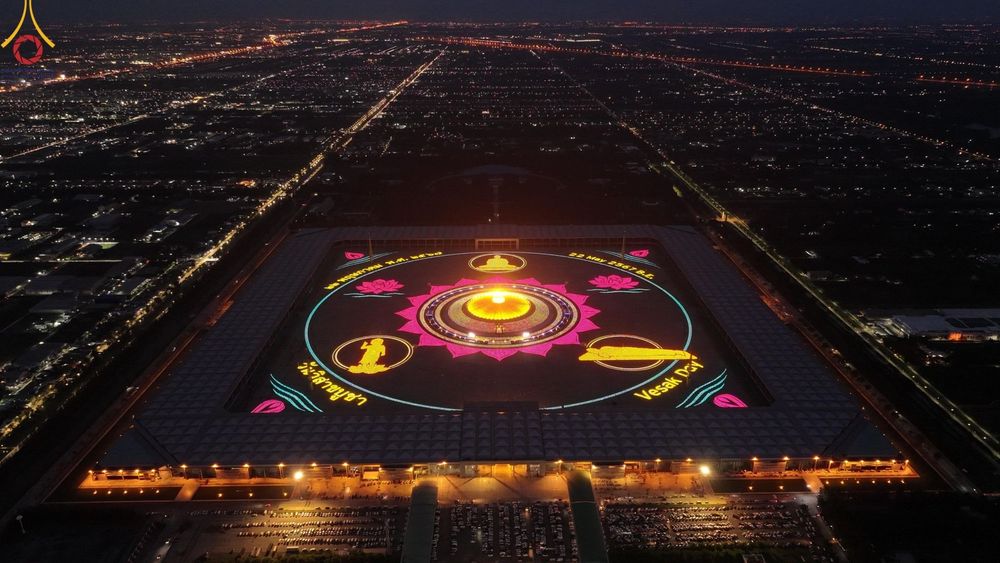 ภาพ No.279251:พิธีจุดวิสาขประทีป พิธีเวียนประทักษิณ ในวันวิสาขบูชา พุธที่ 22 พฤษภาคม พ.ศ. 2567 ( วันพระขึ้น 15 ค่ำ เดือน 6 ) ณ ลานธรรม พระมหาธรรมกายเจดีย์ วัดพระธรรมกาย จ.ปทุมธานี