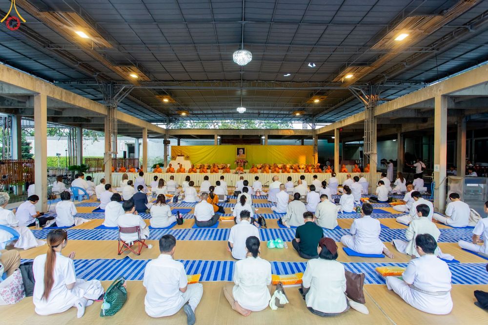 ภาพ No.188927:พิธีถวายภัตตาหารเป็นสังฆทาน แด่พระธรรมยาตรา ในโครงการธรรมยาตรา กตัญญูบูชา มหาปูชนียาจารย์ พระมงคลเทพมุนี(สด จนฺทสโร) พระผู้ปราบมาร ปีที่ 13 ณ อนุสรณ์สถานมหาวิหารพระมงคลเทพมุนี (โลตัสแลนด์) อ.สองพี่น้อง จ.สุพรรณบุรี วันที่ 4 มกราคม พ.ศ.2568