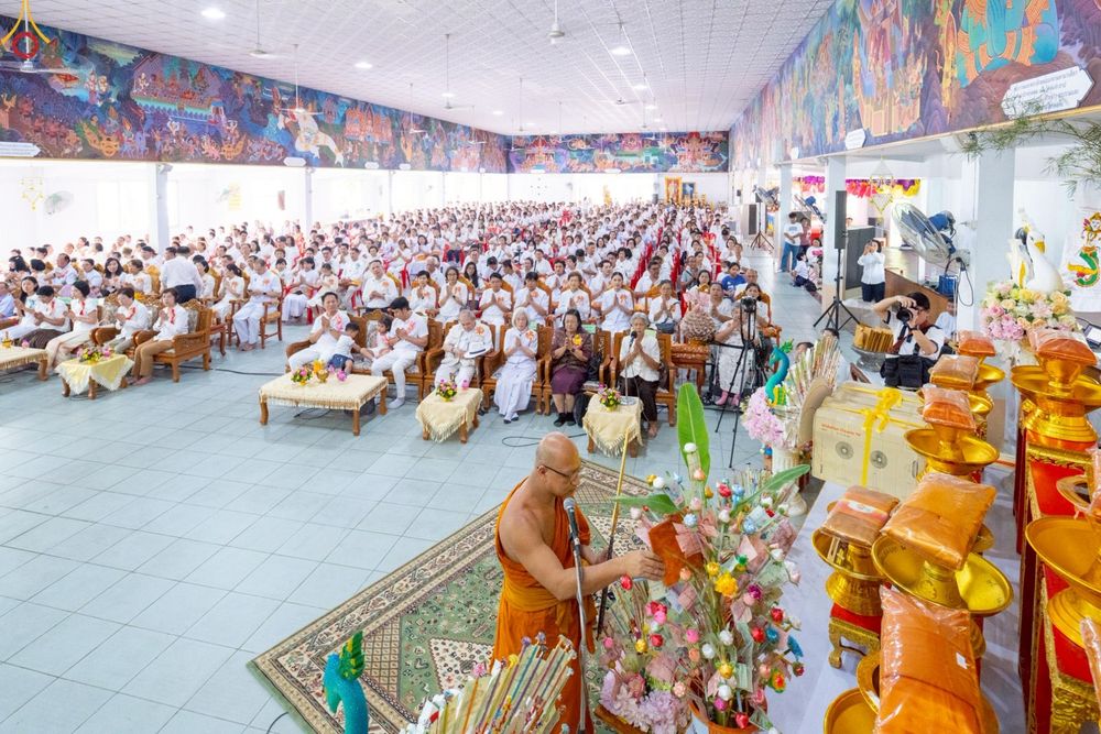 ภาพ No.286075:วันที่ 11 ตุลาคม พ.ศ. 2568 พิธีทอดกฐินสามัคคีทั่วไทย 30,000 วัด โดยคณะศิษยานุศิษย์ บูชาธรรม 81 ปี หลวงพ่อธัมมชโย ณ วัดโบสถ์บน ต.บางคูเวียง อ.บางกรวย จ.นนทบุรี