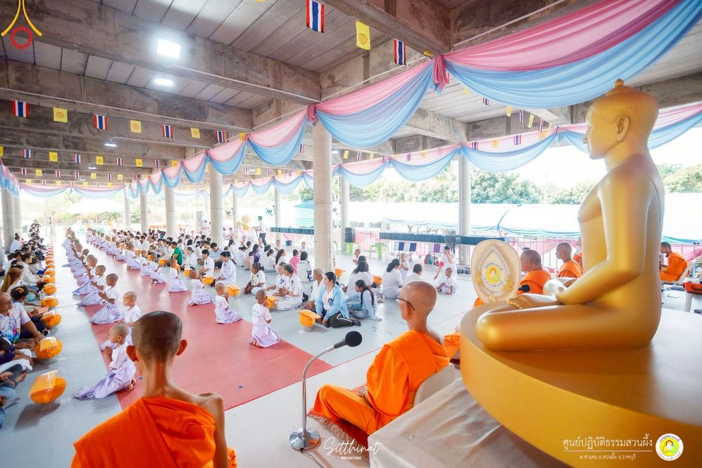 ภาพ No.215969:วันพฤหัสบดีที่ 3 เมษายน พ.ศ. 2568 พิธีบรรพชาสามเณร ภาคฤดูร้อน รุ่นที่ 15  บูชาธรรมหลวงพ่อธัมมชโย 81 ปี 81 รูป ณ ศูนย์ปฏิบัติธรรมสวนผึ้ง จ.ราชบุรี