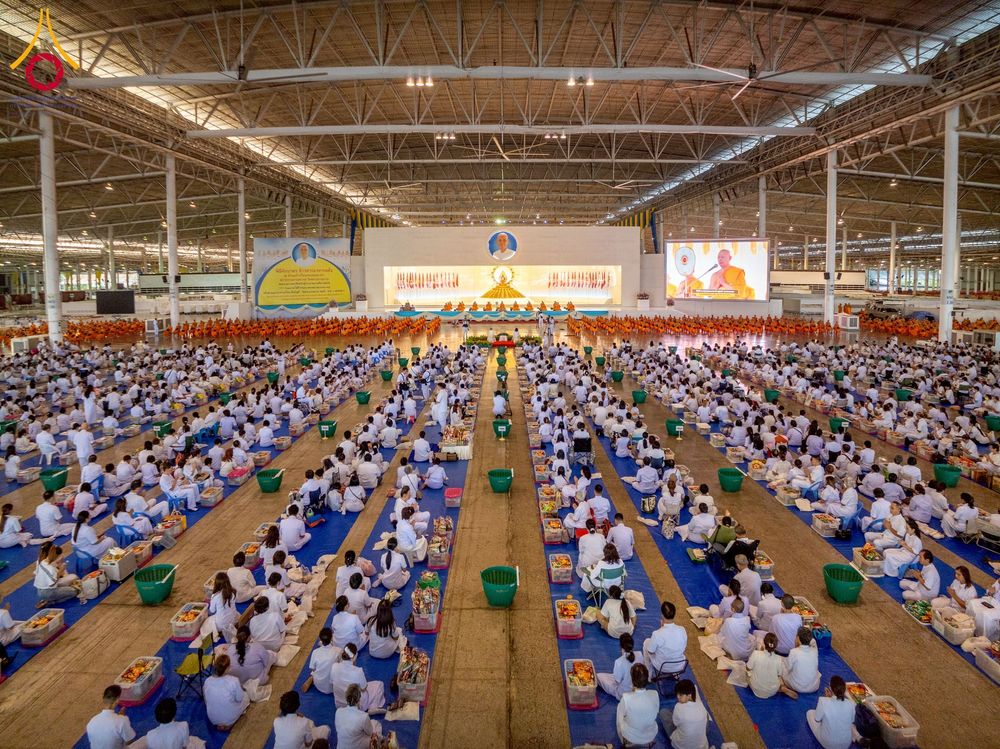 ภาพ No.256786:วันที่ 5 ตุลาคม พ.ศ. 2568 พิธีตักบาตร ข้าวสารอาหารแห้ง ณ บ้านแก้วเรือนทองคุณยายฯ สภาธรรมกายสากล วัดพระธรรมกาย