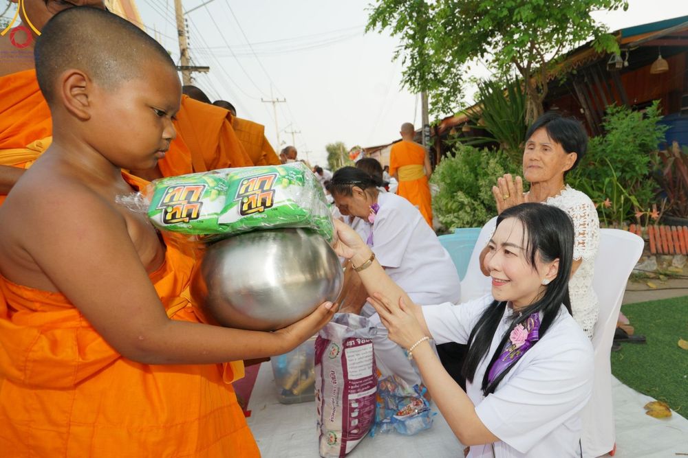 ภาพ No.135411:โครงการตักบาตรข้าวสารอาหารแห้งพระภิกษุสามเณร ๑,๐๐๐ รูป วันอังคารที่ ๙ เมษายน พ.ศ.๒๕๖๗ ณ ถนนหน้าที่ว่าการอำเภอคลองขลุง (เส้นเลียบแม่น้ำปิง) ตำบลคลองขลุง อำเภอคลองขลุง จังหวัดกำแพงเพชร