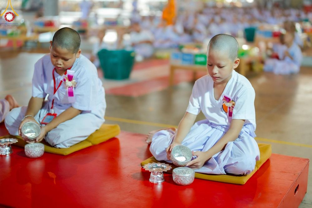 ภาพ No.214608:วันศุกร์ที่ 4 เมษายน พ.ศ.2568 นาคธรรมทายาทตักบาตรพระพี่เลี้ยง ในโครงการบรรพชาสามเณร ฟื้นฟูพระพุทธศาสนาทั่วไทย ณ วิหารคด 22 วัดพระธรรมกาย