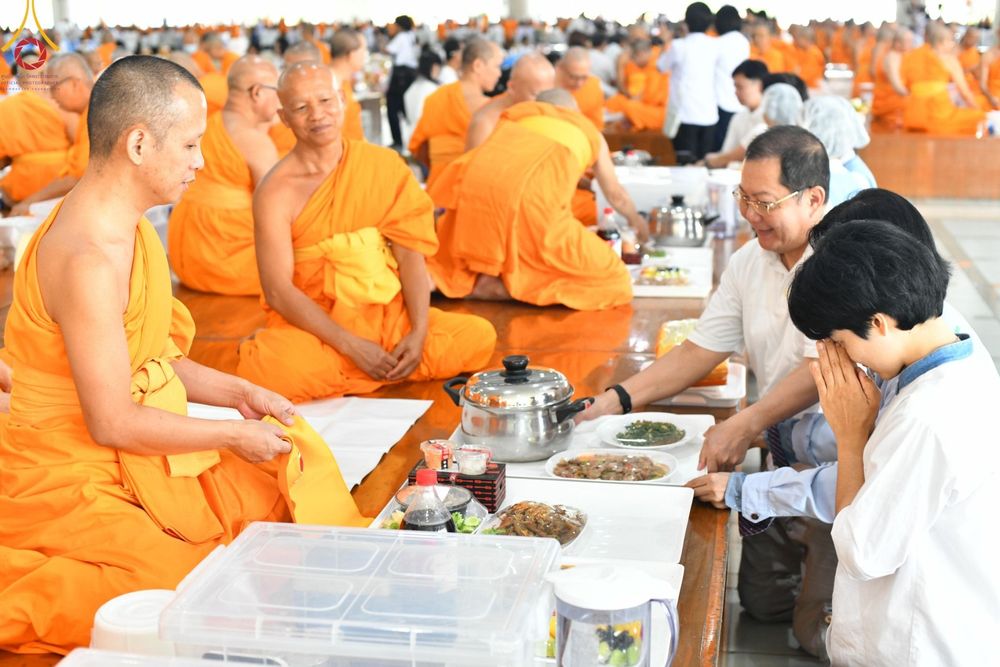 ภาพ No.182356:พิธีถวายภัตตาหารเมนูสวรรค์ "เพื่อการบรรลุธรรม" วันเสาร์ที่ 14 ธันวาคม พ.ศ. 2567 ณ หอฉันคุณยายอาจารย์ฯ วัดพระธรรมกาย