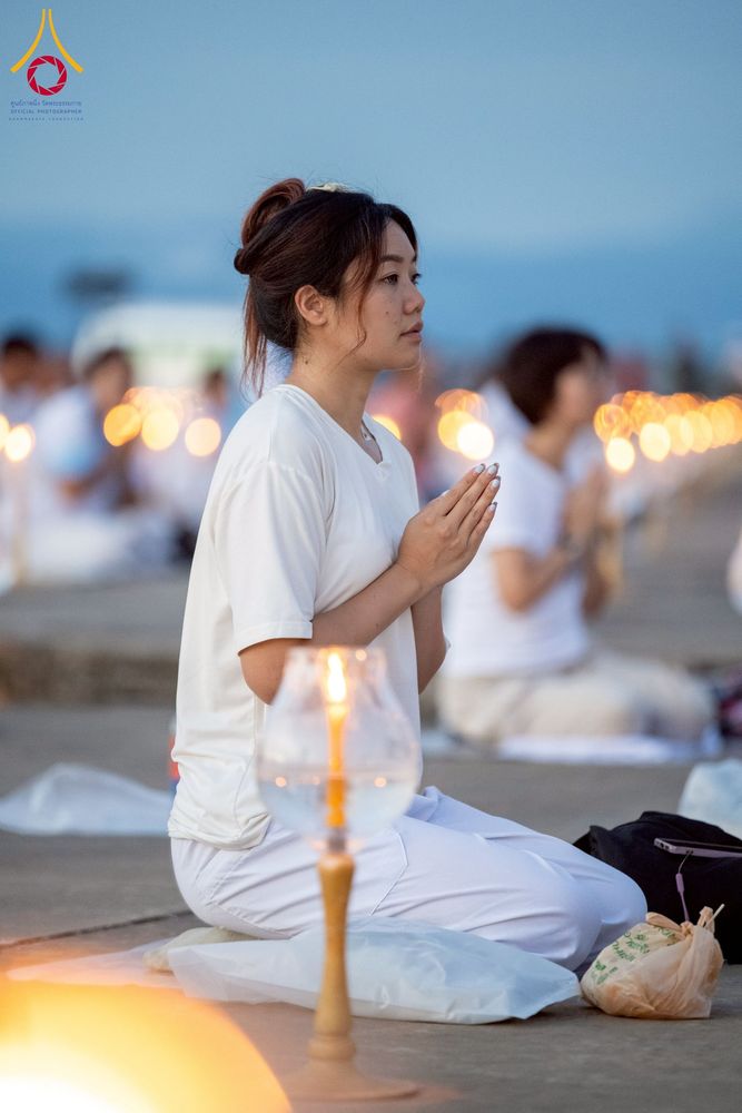 ภาพ No.250465:วันอังคารที่ 7 ตุลาคม พ.ศ. 2568 พิธีจุดประทีปบูชาพระรัตนตรัย ณ ลานธรรมปทุมรัตน์ธรรมเจดีย์ พุทธอุทยานนานาชาติ อ.โพนพิสัย จ.หนองคาย