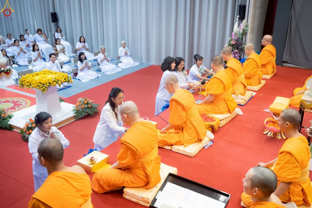 ภาพ No.256057:วันที่ 12 ตุลาคม พ.ศ. 2568 พิธีทอดกฐินวัดพระธรรมกายสวิตเซอร์แลนด์  ณ หอประชุมโรงเรียน Obergoldbach เมือง Bern ประเทศสวิตเซอร์แลนด์