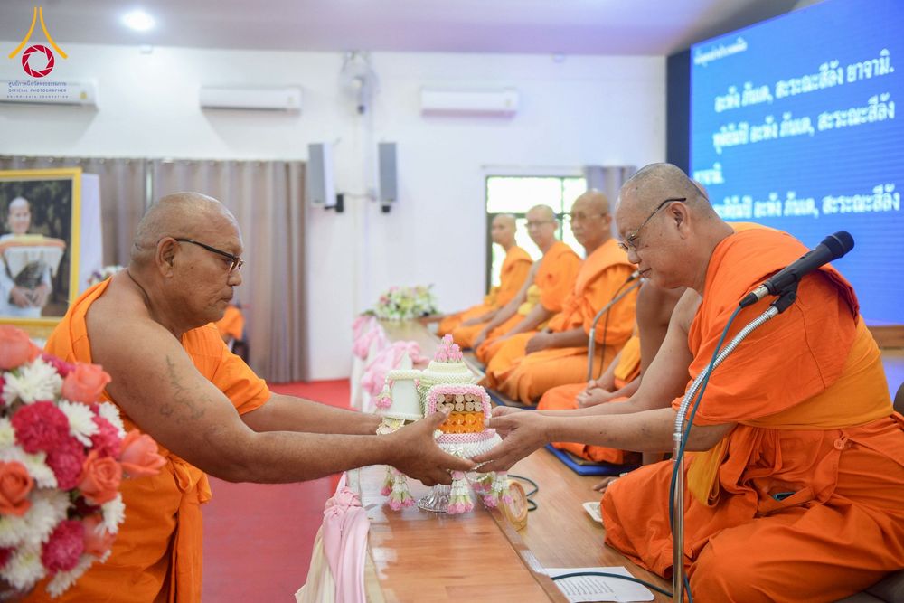 ภาพ No.278112:วันเสาร์ที่ 6 ธันวาคม พ.ศ. 2568 พิธีเวียนประทักษิณ ขอขมามอบผ้าไตร บรรพชาอุปสมบทหมู่ธรรมทายาท จำนวน 53 รูป โครงการอุปสมบทหมู่ รุ่นบูชาธรรมมหาปูชนียาจารย์ ประจำปี 2568 จังหวัดสระบุรี