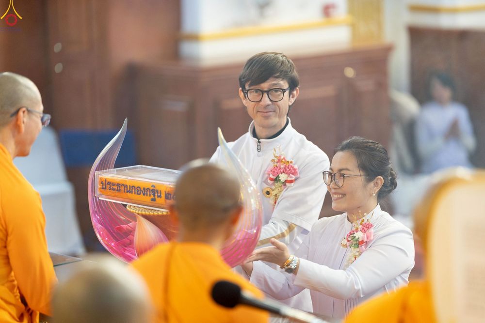 ภาพ No.270881:วันอาทิตย์ที่ 19 ตุลาคม พ.ศ. 2568 พิธีทอดกฐิน “หนึ่งไม่มีสอง” วัดพระธรรมกายนิวคาสเซิล เมืองนิวคาสเซิล ประเทศอังกฤษ 