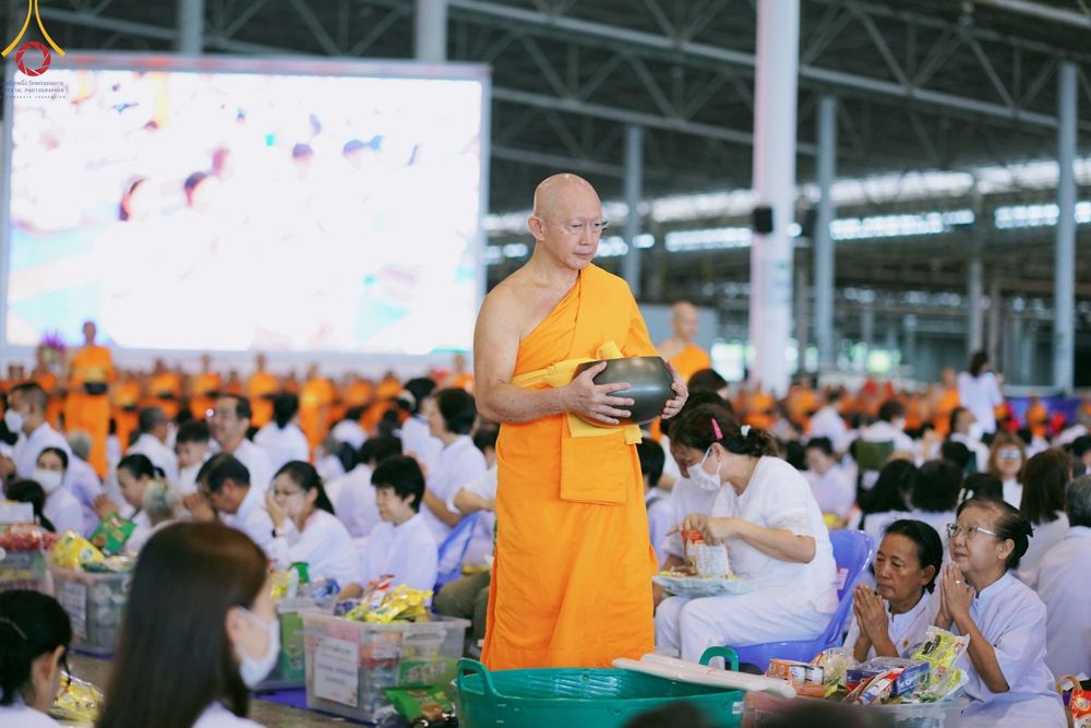 ภาพ No.137184:พิธีตักบาตร และปฏิบัติธรรม ในวันวิสาขบูชา วันพุธที่ 22 พฤษภาคม พ.ศ. 2567 ( วันพระขึ้น15 ค่ำ เดือน 6 ) ณ วัดพระธรรมกาย จ.ปทุมธานี