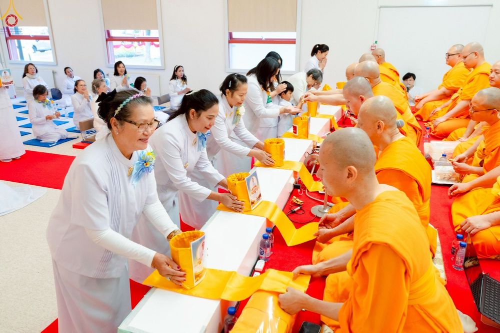 ภาพ No.260641:วันอาทิตย์ที่ 19 ตุลาคม พ.ศ. 2568 พิธีทอดกฐิน วัดพระธรรมกายสตอกโฮล์ม ประเทศสวีเดน 