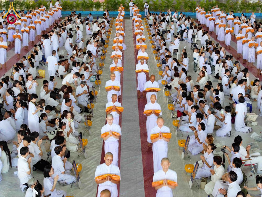 ภาพ No.321330:วันเสาร์ที่ 11 เมษายน พ.ศ.2569 พิธีขอขมาและมอบผ้าไตร โครงการอุปสมบทหมู่ บูชาธรรมหลวงพ่อธัมมชโย พ.ศ.2569 โครงการอุปสมบทหมู่ธรรมทายาท ระดับอุดมศึกษา รุ่น 53 (ภาคฤดูร้อน) ณ วัดพระธรรมกาย ปทุมธานี