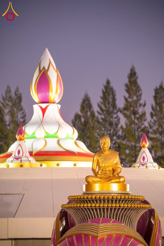 ภาพ No.290587:วันที่ 8 มกราคม พ.ศ. 2569 พระธรรมยาตราปฏิบัติธรรม และถ่ายภาพหมู่ประวัติศาสตร์ ในโครงการธรรมยาตรา กตัญญูบูชามหาปูชนียาจารย์ พระมงคลเทพมุนี(สด จนฺทสโร) พระผู้ปราบมาร อนุสรณ์สถาน 7 แห่ง ปีที่ 14 ณ อนุสรณ์สถานคลองบางนางแท่น อ.สามพราน จ.นครปฐม