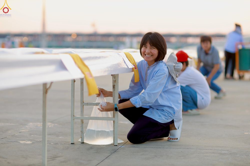 ภาพ No.320427:วันที่ 9 เมษายน พ.ศ.2569 การเตรียมงาน มัดถุงน้ำ ถ่วงขาโต๊ะไทยธรรม เพื่องานถวายมหาสังฆทาน 40,000 กว่าวัดทั่วประเทศ วันคุ้มครองโลก 22 เมษายน พ.ศ.2569 วัดพระธรรมกาย