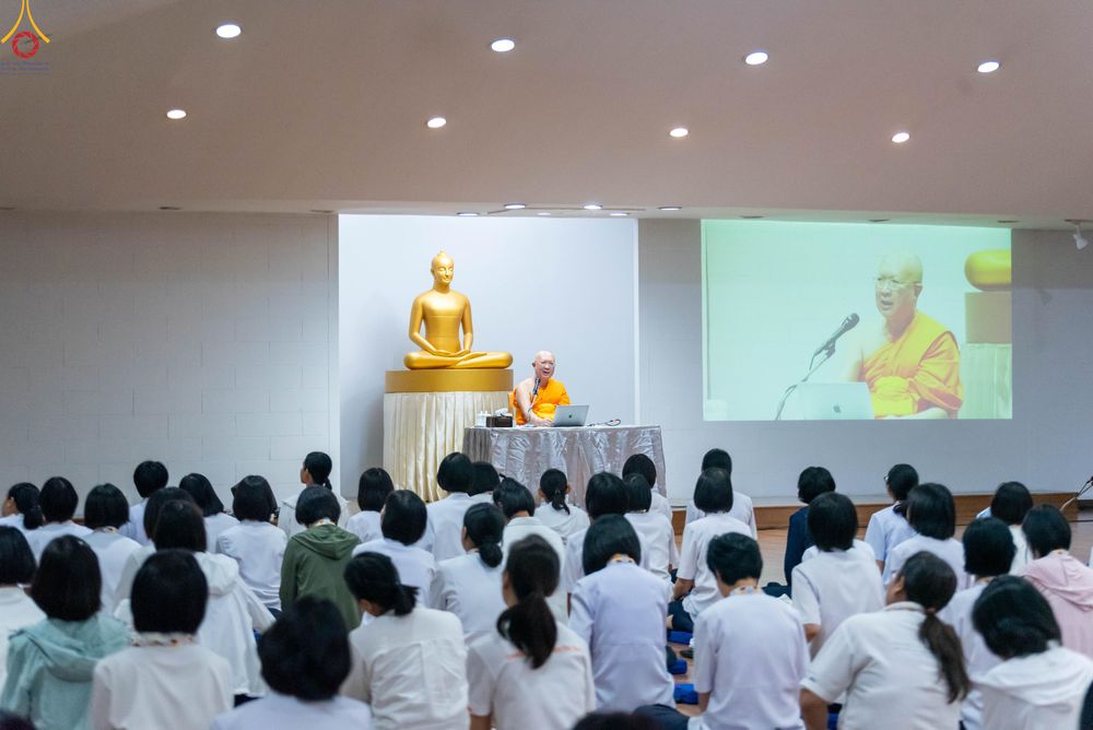 ภาพ No.319983:วันที่ 6 เมษายน พ.ศ.2569 ทีมจัดภัตตาหารประชุมเตรียมงานถวายมหาสังฆทาน 40,000 กว่าวัดทั่วประเทศ บูชาธรรม 82 ปี หลวงพ่อธัมมชโย