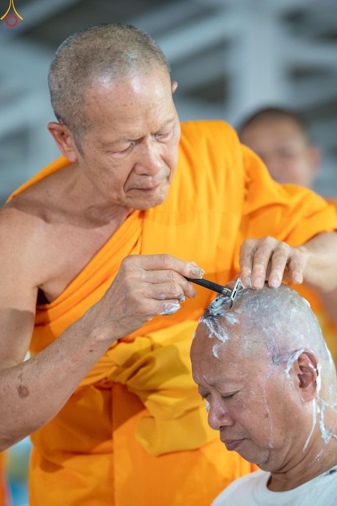 ภาพ No.338352:วันอาทิตย์ที่ 5 กรกฎาคม พศ.2569 พิธีตัดปอยผมธรรมทายาทนานาชาติ IDOP รุ่นที่ 21 จากประเทศจีน มาเลเซีย สิงคโปร์ และไต้หวัน ณ โถงช้าง วัดพระธรรมกาย
