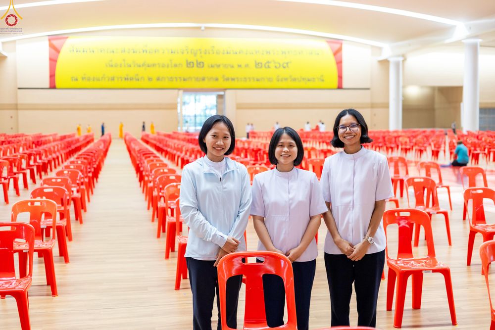 ภาพ No.322789:วันที่ 15-18 เมษายน พ.ศ.2569 การเเตรียมโต๊ะฉัน , เตรียมจุดพักค้าง , เรียงเก้าอี้ , เรียงกล่องไทยธรรม  เพื่องานถวายมหาสังฆทาน 40,000 กว่าวัดทั่วประเทศ วันคุ้มครองโลก 22 เมษายน พ.ศ.2569 วัดพระธรรมกาย