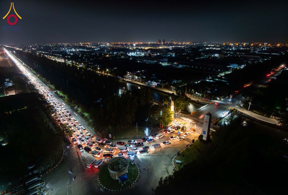 ภาพ No.324588:วันที่ 22 เมษายน พ.ศ.2569 (วันคุ้มครองโลก) บรรยากาศพระสังฆาธิการและสาธุชน การเดินทางกลับ งานถวายมหาสังฆทาน 40,000 กว่าวัดทั่วประเทศ วัดพระธรรมกาย