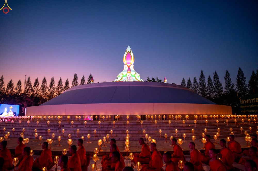 ภาพ No.292131:วันที่ 10 มกราคม พ.ศ. 2569 พิธีจุดประทีปถวายเป็นพุทธบูชา และบูชาธรรมมหาปูชนียาจารย์  ณ อนุสรณ์สถานคลองบางนางแท่น อ.สามพราน จ.นครปฐม ในโครงการธรรมยาตรา กตัญญูบูชา มหาปูชนียาจารย์ พระมงคลเทพมุนี(สด จนฺทสโร) พระผู้ปราบมาร อนุสรณ์สถาน 7 แห่ง ปีที่ 14