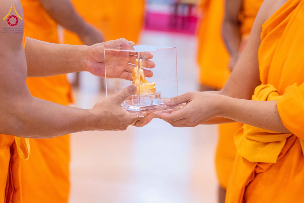 ภาพ No.338062:วันอาทิตย์ต้นเดือน 5 กรกฎาคม พ.ศ.2569 สัมมนาพิเศษ พิธีมอบพระของขวัญ ณ ห้องแก้วสารพัด1 วัดพระธรรมกาย