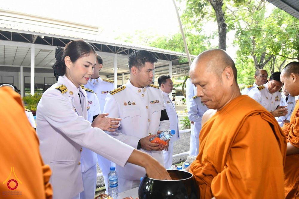 ภาพ No.344299:วันที่ 12 สิงหาคม พ.ศ. 2569  พสกนิกรชาวอำเภอคลองหลวง พร้อมใจร่วมพิธีสวดพระพุทธมนต์และทำบุญตักบาตรถวายพระราชกุศล เนื่องในวันคล้ายวันพระราชสมภพ สมเด็จพระบรมราชชนนีพันปีหลวง และวันแม่แห่งชาติ 12 สิงหาคม 2569