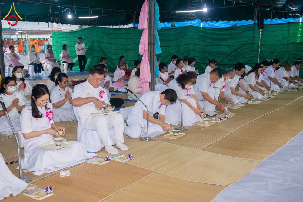 ภาพ No.299283:วันที่ 21 มกราคม พ.ศ. 2569 พิธีถวายภัตตาหารเป็นสังฆทาน แด่พระธรรมยาตรา ณ อนุสรณ์สถานบางปลา วัดบางปลา อำเภอบางเลน จังหวัดนครปฐม ในโครงการธรรมยาตรา กตัญญูบูชา มหาปูชนียาจารย์ พระมงคลเทพมุนี(สด จนฺทสโร) พระผู้ปราบมาร อนุสรณ์สถาน 7 แห่ง ปีที่ 14