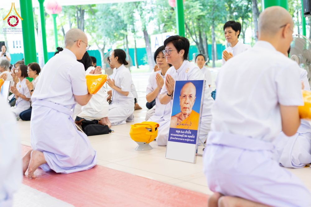 ภาพ No.286688:วันเสาร์ที่ 12 กรกฏาคม พ.ศ.2568 พิธีบรรพชาอุปสมบท  โครงการบรรพชาอุปสมบทหมู่ ธรรมทายาทนานาชาติ(ภาคภาษาจีน), โครงการบรรพชาสามเณร โรงเรียนนานาชาติ รุ่นที 14