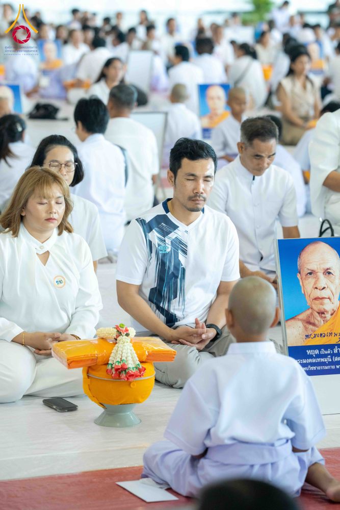 ภาพ No.319448:วันเสาร์ที่ 4 เมษายน พ.ศ.2569 พิธีขอขมา มอบผ้าไตร และถวายบาตรแด่นาคธรรมทายาท ในโครงการบรรพชาสามเณรฟื้นฟูพระพุทธศาสนาทั่วไทย โครงการหน่อแก้วเปรียญธรรม รุ่นที่ 14 โครงการสามเณรยุวธรรมทายาท รุ่นที่ 34 โครงการสามเณรมัชฌิมธรรมทายาท รุ่นที่ 30 ณ สภาธรรมกายสากล