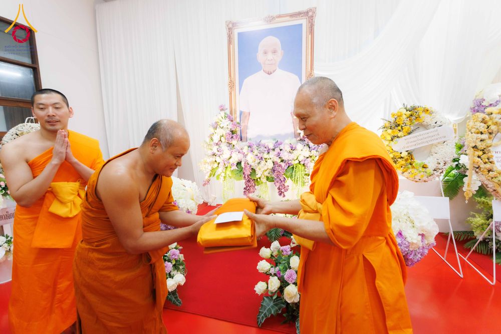 ภาพ No.316283:วันเสาร์ที่ 28 มีนาคม พ.ศ. 2569 พิธีบำเพ็ญกุศล คุณพ่อณรงค์ จินตมากุล  สิริอายุ 99 ปี 11 เดือน โยมบิดา พระครูปลัดรัตนวีรวัฒน์ (รังสฤษดิ์ อิทฺธิจินตโก) ที่ปรึกษาเจ้าคณะจังหวัดปทุมธานี เจ้าอาวาสวัดพระธรรมกาย  ณ ห้องปลูกศรัทธา 2 วัดพระธรรมกาย ปทุมธานี