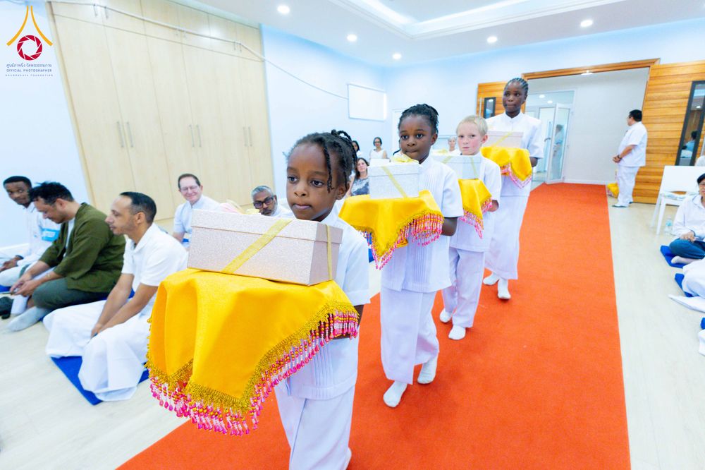 ภาพ No.313291:วันอาทิตย์ที่ 8 มีนาคม พ.ศ. 2569 พิธีสมโภชรูปเหมือนพระมงคลเทพมุนี (สด จนฺทสโร) และพิธีทอดผ้าป่าสามัคคีเพื่อสร้างวิหารพระมงคลเทพมุนี ณ วัดพุทธเคปทาวน์ ประเทศแอฟริกาใต้