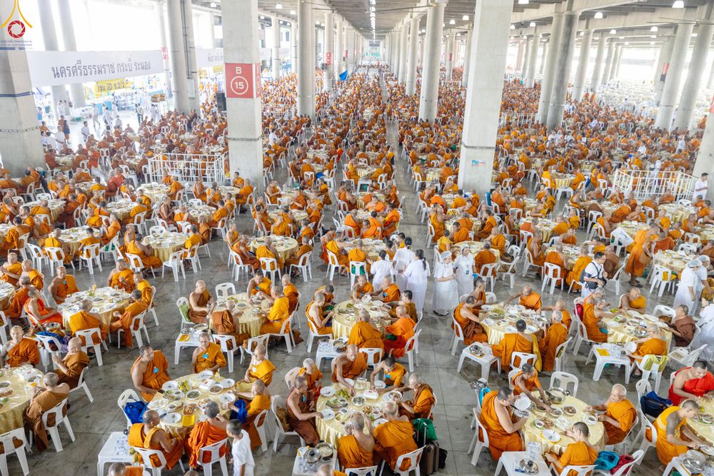 ภาพ No.323786:วันที่ 22 เมษายน พ.ศ.2569(วันคุ้มครองโลก) งานถวายมหาสังฆทาน 40,000 กว่าวัดทั่วประเทศ คณะสงฆ์ฉันภัตตาหารเพล