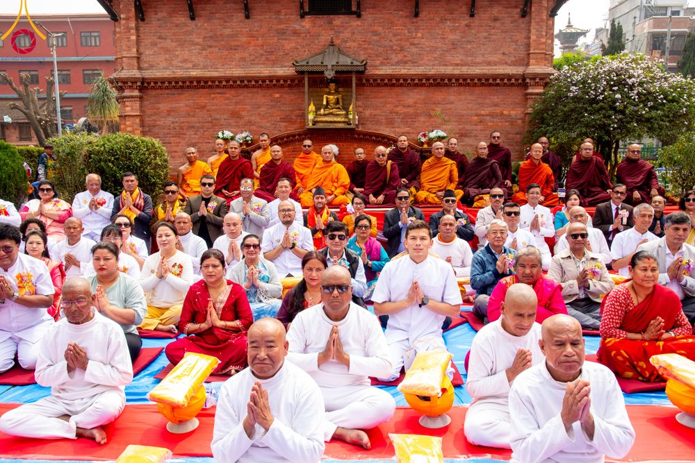 ภาพ No.313446:วันพฤหัสบดีที่ 12 มีนาคม พ.ศ. 2569 พิธีมอบบาตรและผ้าไตรในโครงการบรรพชาสามเณร 500 รูป  ณ นาคบาฮาล (Nagbahal) ประเทศเนปาล