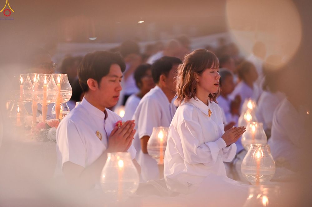 ภาพ No.294187:วันที่ 13 มกราคม พ.ศ. 2569 พิธีจุดประทีปถวายเป็นพุทธบูชา และบูชาธรรมมหาปูชนียาจารย์  (ภาพชุดที่ 2) ณ วัดสองพี่น้อง ต.ต้นตาล อ.สองพี่น้อง จ.สุพรรณบุรี ในโครงการธรรมยาตรา กตัญญูบูชา มหาปูชนียาจารย์ พระมงคลเทพมุนี(สด จนฺทสโร) พระผู้ปราบมาร อนุสรณ์สถาน 7 แห่