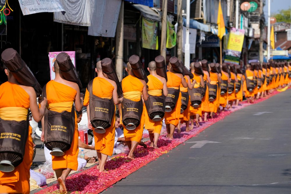 ภาพ No.287760:วันที่ 3 มกราคม พ.ศ. 2569 พิธีต้อนรับพระธรรมยาตรา ครั้งที่ 2 (ภาพชุดที่ 2) ในโครงการธรรมยาตรา กตัญญูบูชา มหาปูชนียาจารย์ พระมงคลเทพมุนี(สด จนฺทสโร) พระผู้ปราบมาร อนุสรณ์สถาน 7 แห่ง ปีที่ 14 ณ อนุสรณ์สถานมหาวิหารพระมงคลเทพมุนี (โลตัสแลนด์) อ.สองพี่น้อง จ.