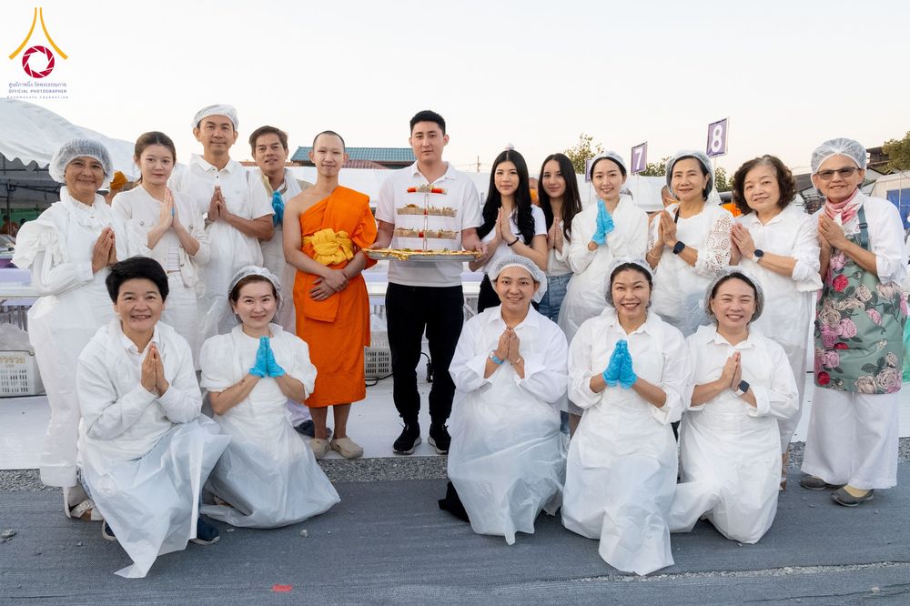 ภาพ No.289869:วันที่ 8 มกราคม พ.ศ. 2569 พิธีถวายภัตตาหารเป็นสังฆทาน แด่พระธรรมยาตรา ณ อนุสรณ์สถานคลองบางนางแท่น อ.สามพราน จ.นครปฐม ในโครงการธรรมยาตรา กตัญญูบูชา มหาปูชนียาจารย์ พระมงคลเทพมุนี(สด จนฺทสโร) พระผู้ปราบมาร อนุสรณ์สถาน 7 แห่ง ปีที่ 14