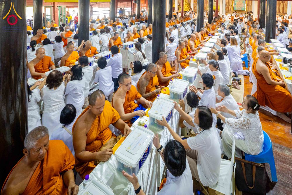 ภาพ No.303401:วันที่ 23 มกราคม พ.ศ. 2569 พิธีเจริญพุทธมนต์ปฏิบัติธรรม มอบทุนการศึกษา  ถวายสังฆทาน 109 วัด เพื่อถวายเป็นพุทธบูชา เพื่อขับเคลื่อนโครงการหมู่บ้านรักษาศีล 5 โดยคณะสงฆ์จังหวัดนครปฐม คณะศิษยานุศิษย์วัดพระธรรมกาย โครงการธรรมยาตรา ปีที่ 14 ณ วัดบางปลา อำเภอบาง