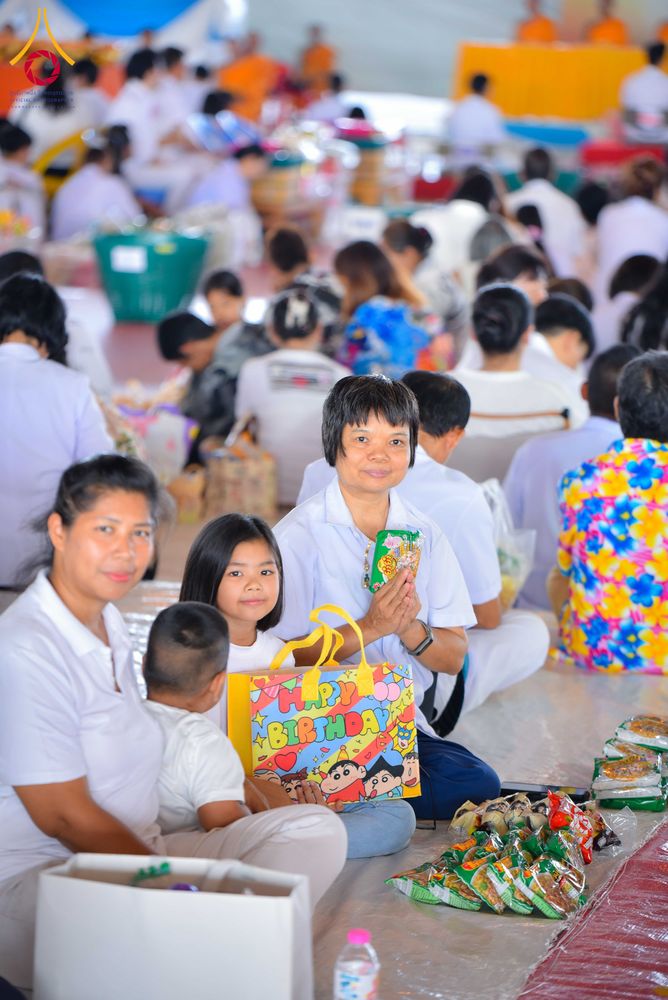 ภาพ No.320751:วันที่ 11 เมษายน พ.ศ.2569 พิธีตักบาตรฉลองสามเณรใหม่ โครงการบรรพชาสามเณรกล้าตะวัน ณ มหารัตนวิหาคด คอร์ 25 ชั้น 2 วัดพระธรรมกาย