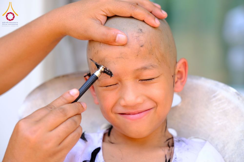 ภาพ No.319876:วันเสาร์ที่ 4 เมษายน พ.ศ.2569 พิธีตัดปอยผมและปลงผม พิธีขอขมาผู้ปกครองและมอบผ้าไตร พิธีบรรพชาและถวายบาตร ณ ศูนย์ปฏิบัติธรรมและศูนย์อบรมเยาวชนเพชรบุรี  ต.ท่าแลง อ.ท่ายาง จ.เพชรบุรี