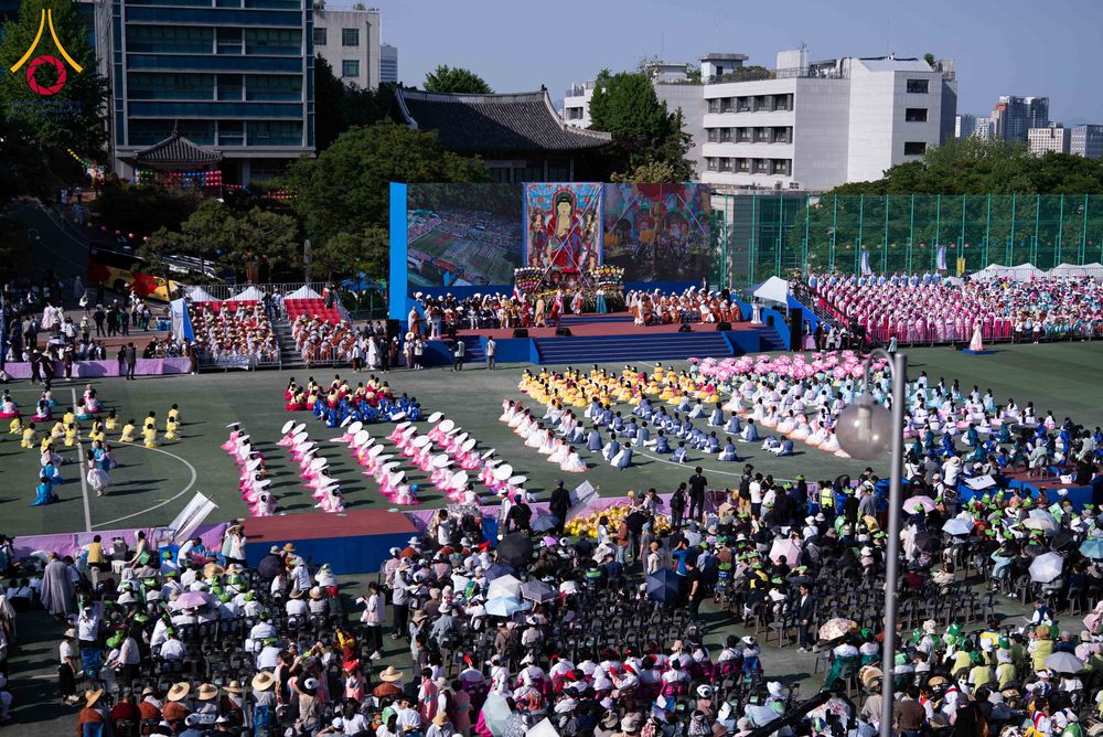 ภาพ No.328936:วันเสาร์ที่ 16 พฤษภาคม พ.ศ.2569 งานเทศกาลโคมวิสาขบูชานานาชาติ หรือ ยอนดึงฮเว  연등회 (Lotus Lantern Festival) ประจำปี 2569 ประเทศเกาหลีใต้