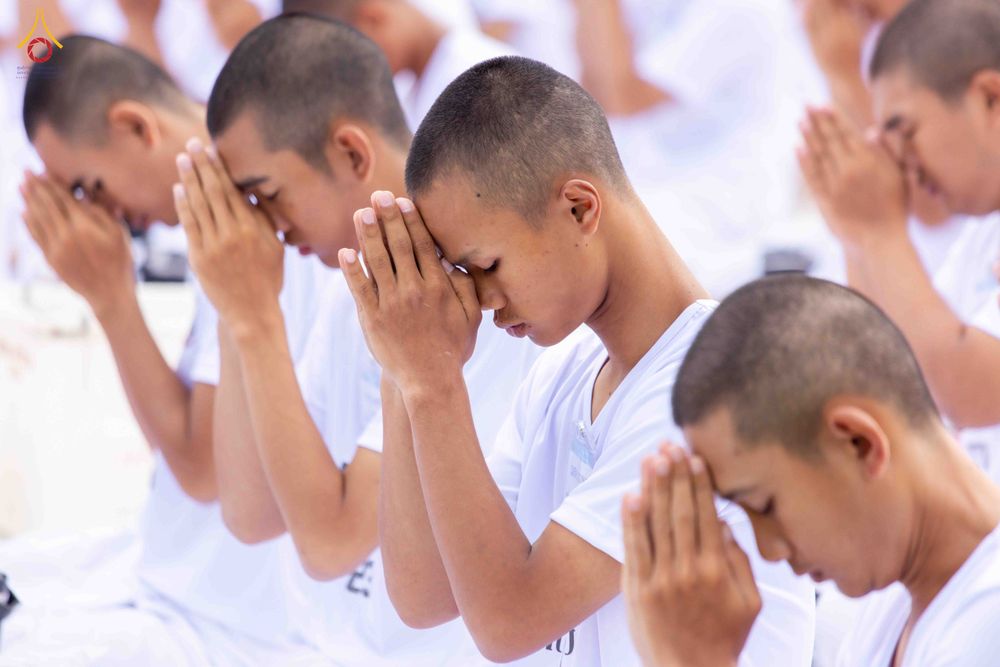 ภาพ No.340999:วันที่ 26 กรกฎาคม พ.ศ. 2569 โครงการพัฒนาคุณธรรม จริยธรรม สำหรับนักเรียนนายสิบตำรวจ (นสต.) รุ่นที่ 17 ศูนย์ฝึกอบรมตำรวจภูธรภาค 1 ได้จัดกิจกรรม ตักบาตรเพื่อน้อมอุทิศถวายเพื่อเป็นพระราชกุศลฯ  และปฏิบัติธรรม ติวธรรมมะ ณ ศูนย์ปฏิบัติธรรมเวิล์ดพีช วัลเล่ย์ (Wo