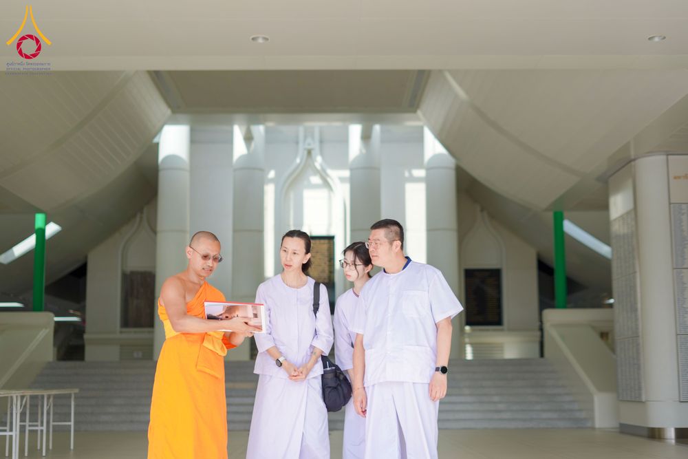 ภาพ No.340401:วันที่  12 - 22 กรกฎาคม พ.ศ.2569 ชาวต่างชาติจากประเทศกัวเตมาลา รัสเซีย เซอร์เบีย เยอรมัน อเมริกา สเปน สิงคโปร์ และศรีลังกา  เยี่ยมชมวัด เรียนรู้วิธีการนั่งสมาธิ และกราบสักการะพระมหาธรรมกายเจดีย์ ณ วัดพระธรรมกาย