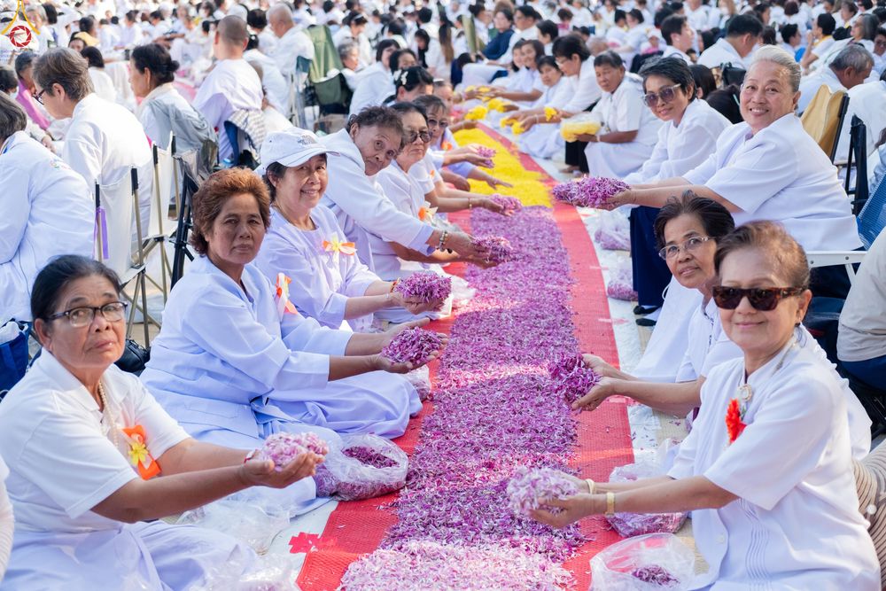 ภาพ No.290380:วันที่ 7 มกราคม พ.ศ. 2569 พิธีต้อนรับพระธรรมยาตรา ณ อนุสรณ์สถานลำดับที่ 2  สถานที่ตั้งมโนปณิธานบวชตลอดชีวิต อนุสรณ์สถานคลองบางนางแท่น (ภาพชุดที่ 2) อ.สามพราน จ.นครปฐม ในโครงการธรรมยาตรา กตัญญูบูชา มหาปูชนียาจารย์ พระมงคลเทพมุนี(สด จนฺทสโร) พระผู้ปราบมาร 