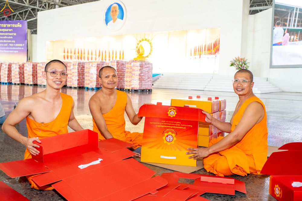 ภาพ No.320481:วันที่ 10 เมษายน พ.ศ.2569 การเตรียมกล่องไทยธรรม เพื่องานถวายมหาสังฆทาน 40,000 กว่าวัดทั่วประเทศ วันคุ้มครองโลก 22 เมษายน พ.ศ.2569 วัดพระธรรมกาย