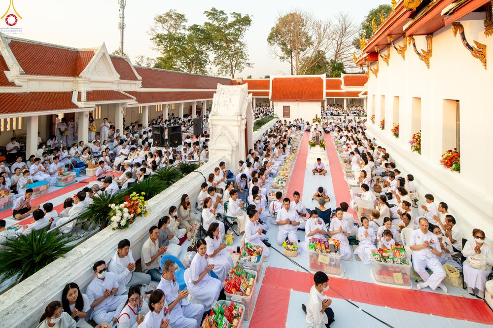 ภาพ No.297554:วันที่ 18 มกราคม พ.ศ. 2569 พิธีตักบาตรพระธรรมยาตรา ณ วัดโบสถ์บน ต.บางคูเวียง จ.นนทบุรี อนุสรณ์สถานลำดับที่ 4 สถานที่เกิดด้วยกายธรรม ในโครงการธรรมยาตรา กตัญญูบูชา มหาปูชนียาจารย์ พระมงคลเทพมุนี(สด จนฺทสโร) พระผู้ปราบมาร อนุสรณ์สถาน 7 แห่ง ปีที่ 14