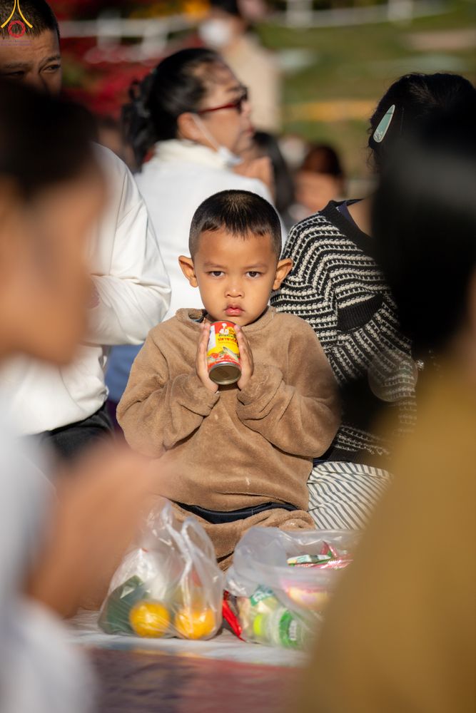 ภาพ No.281405:วันเสาร์ที่ 27 ธันวาคม พ.ศ.2568 พิธีตักบาตรพระ ๑,๐๐๐ รูป   เพื่อความเป็นสิริมงคลแก่ชีวิตและแผ่นดินไทย  มหากุศลครั้งยิ่งใหญ่แห่งปี ส่งท้ายปีเก่า ต้อนรับปีใหม่  ณ ถนนหน้าที่ว่าการอำเภอภูเรือ จังหวัดเลย