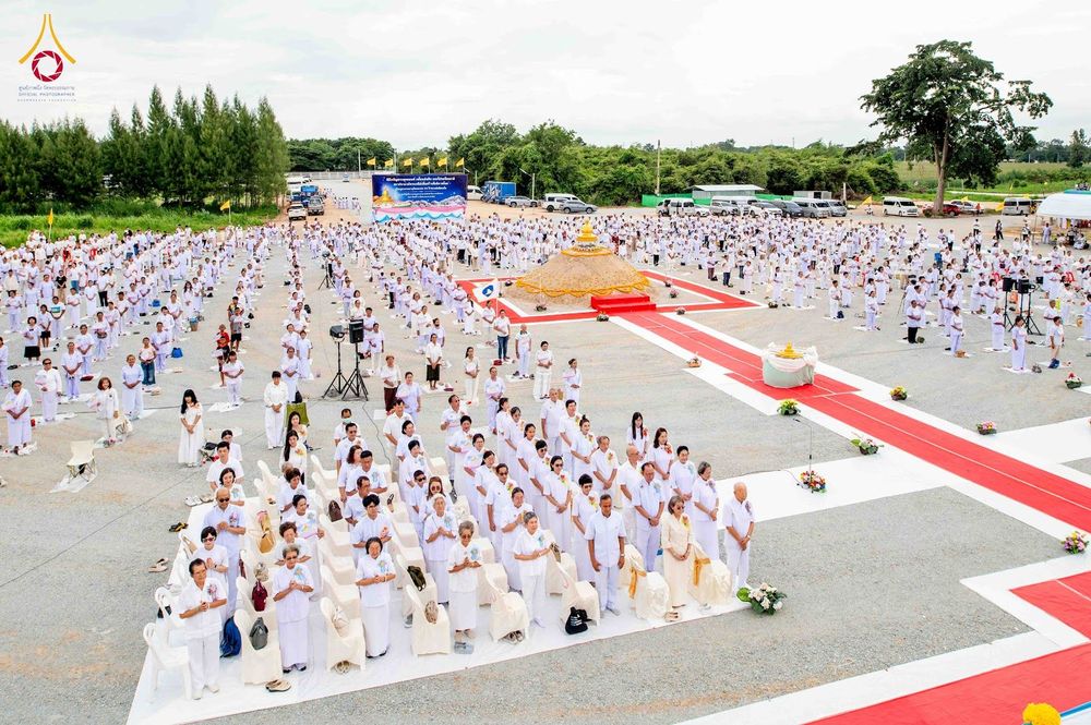 ภาพ No.346608:วันอาทิตย์ที่ 30 สิงหาคม พ.ศ.2569 พิธีทอดผ้าป่า สวดธรรมจักรกัปปวัตนสูตรกลั่นแผ่นดินโปรยรัตนชาติ  สถาปนาองค์พระเจดีย์เพื่อสร้างสันติภาพโลก  ณ ศูนย์ปฏิบัติธรรมพนมสารคาม (เพชรตะวัน) จังหวัดฉะเชิงเทรา