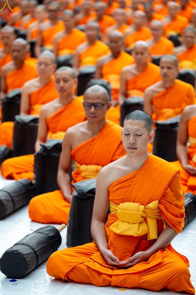 ภาพ No.288491:วันที่ 4 มกราคม พ.ศ. 2569 พระธรรมยาตราปฏิบัติธรรม และถ่ายภาพหมู่ประวัติศาสตร์ ในโครงการธรรมยาตรา กตัญญูบูชา มหาปูชนียาจารย์ พระมงคลเทพมุนี(สด จนฺทสโร) พระผู้ปราบมาร อนุสรณ์สถาน 7 แห่ง ปีที่ 14 ณ อนุสรณ์สถานมหาวิหารพระมงคลเทพมุนี (โลตัสแลนด์) อ.สองพี่น้อง