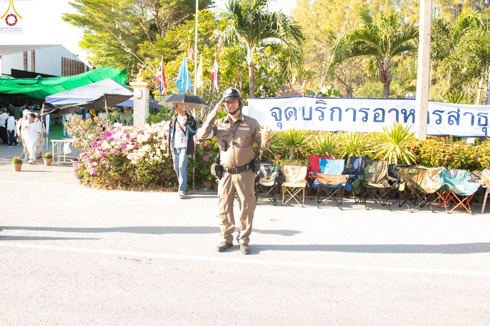 ภาพ No.301468:ภาพเบื้องหลังอาสาสมัครรวมใจ ชุดที่ 4 ในโครงการธรรมยาตรา กตัญญูบูชา มหาปูชนียาจารย์ พระมงคลเทพมุนี(สด จนฺทสโร) พระผู้ปราบมาร อนุสรณ์สถาน 7 แห่ง ปีที่ 14